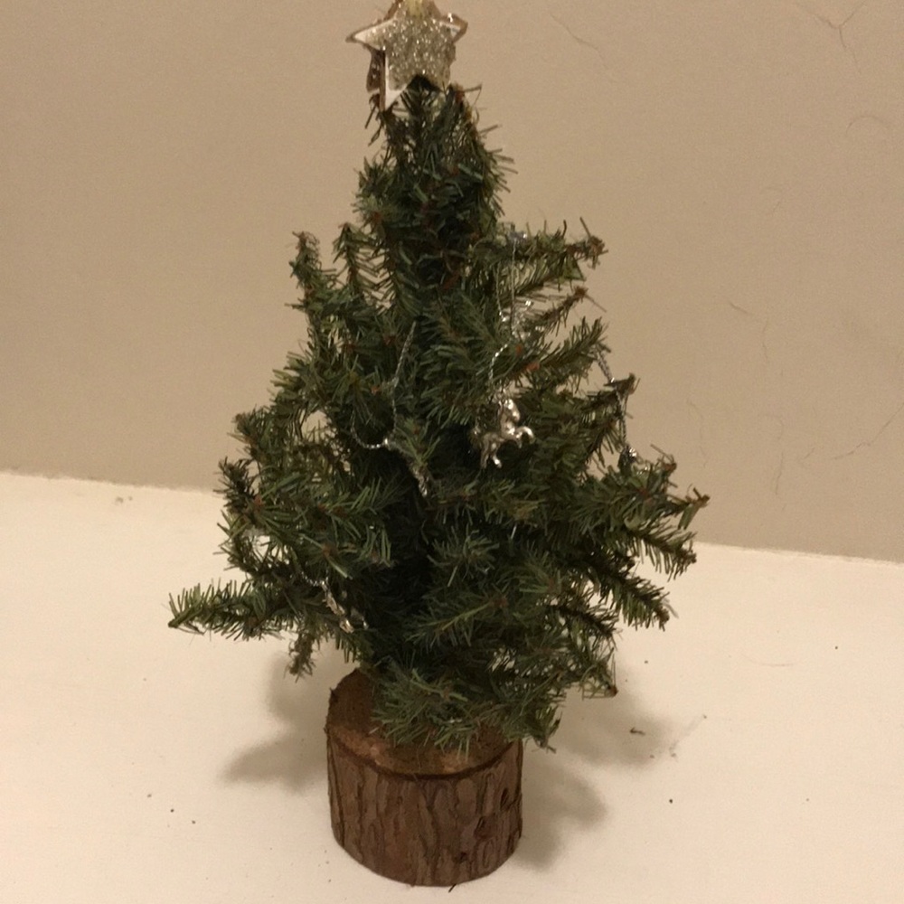 9” tall Christmas tree with 9 tiny horse charms